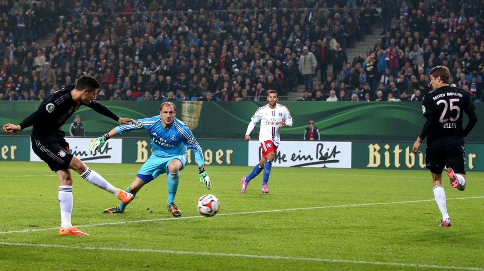 Robert Lewandowski zdobył bramkę dla Bayernu Monachium. Bawarczycy awansowali do 1/8 finału. Fot. PAP/EPA