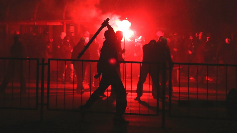 Zamieszki w trakcie Marszu Niepodległości 2014 zorganizowanego przez środowiska narodowe. Fot. PAP/Jacek Turczyk
