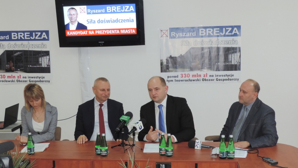 Ryszard Brejza(2L) i Piotr Całbecki (3L) na konferencji prasowej. Fot. Lech Przybyliński