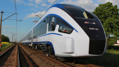 Testy pociągu PesaDart przeprowadzane są na specjalnym torze Instytutu Kolejnictwa w Żmigrodzie na Dolnym Śląsku. Fot. PESA