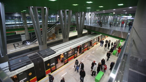 Pasażerowie mogą korzystać z II linii metra w Warszawie