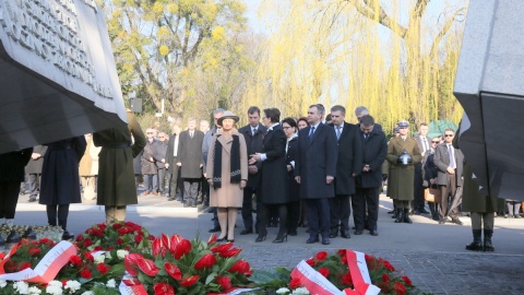 Na Powązkach odbyły się oficjalne uroczystości upamiętniające ofiary katastrofy smoleńskiej