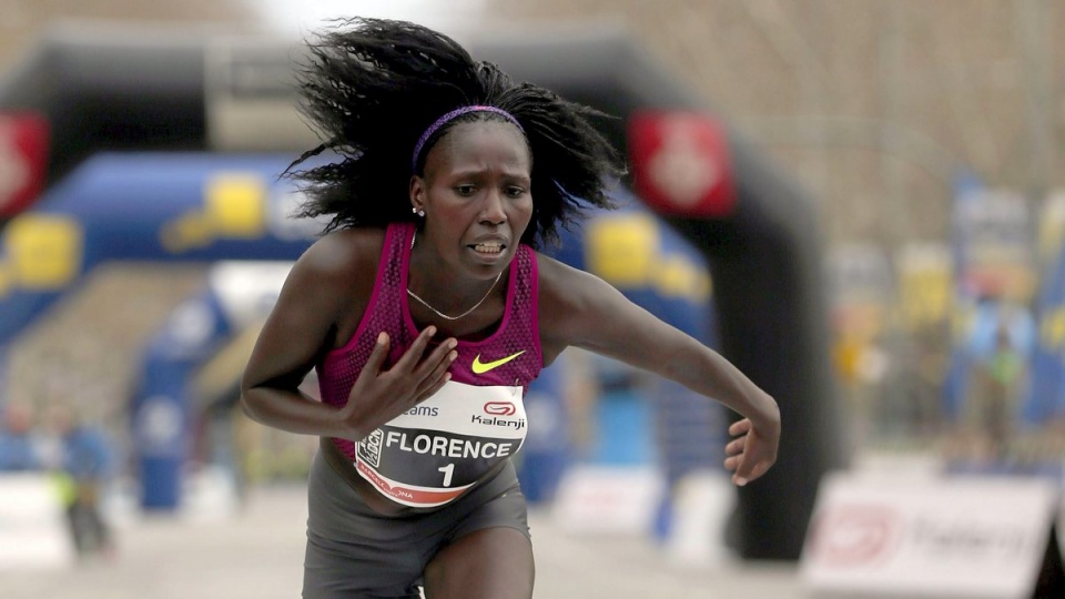 Kenijska biegaczka Florence Jebet Kiplagat pobiła w niedzielę w Barcelonie aż trzy rekordy świata. Fot. PAP/EPA
