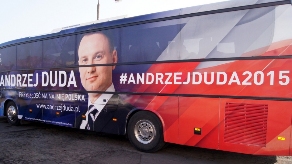Tym autobusem kandydat PiS na prezydenta RP odwiedza Pomorze i Kujawy. Fot. Henryk Żyłkowsk