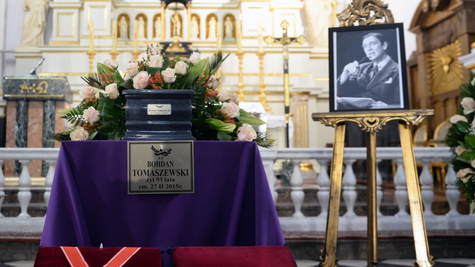 Uroczystości pogrzebowe dziennikarza Bohdana Tomaszewskiego rozpoczęły w kościele pod wezwaniem Świętego Karola Boromeusza w Warszawie. Fot. PAP/Jacek Turczyk