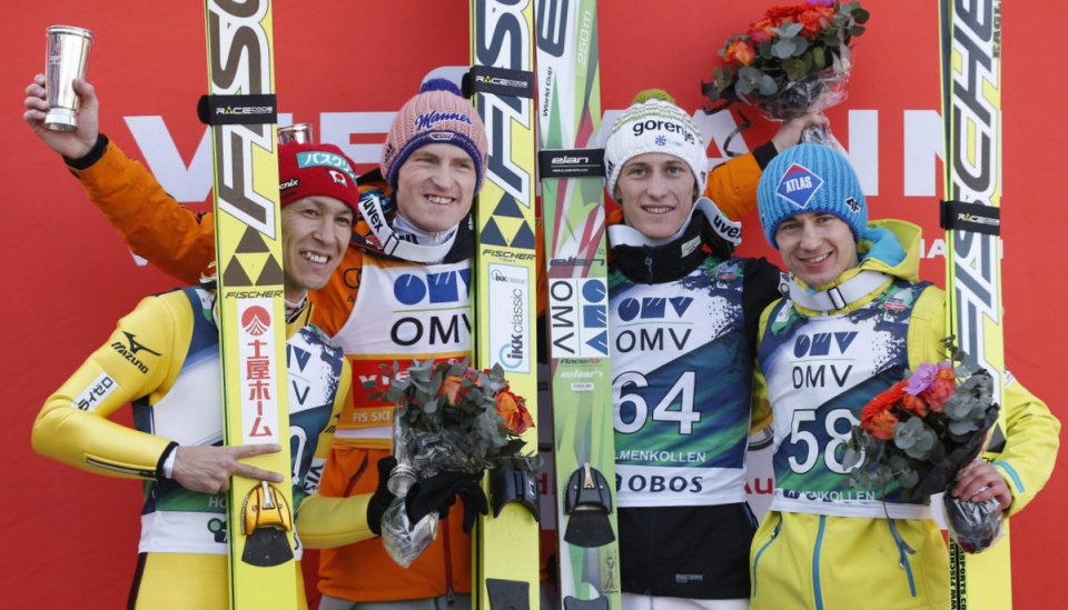 Kamil Stoch 32. raz w karierze znalazł się czołowej trójce zawodów Pucharu Świata w skokach narciarskich. Fot. PAP/EPA