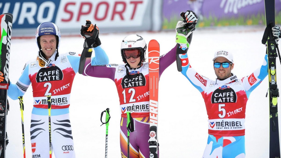 Norweg Henrik Kristoffersen świętuje zwycięstwo na mecie alpejskiego Pucharu Świata w Meribel. Fot. PAP/EPA