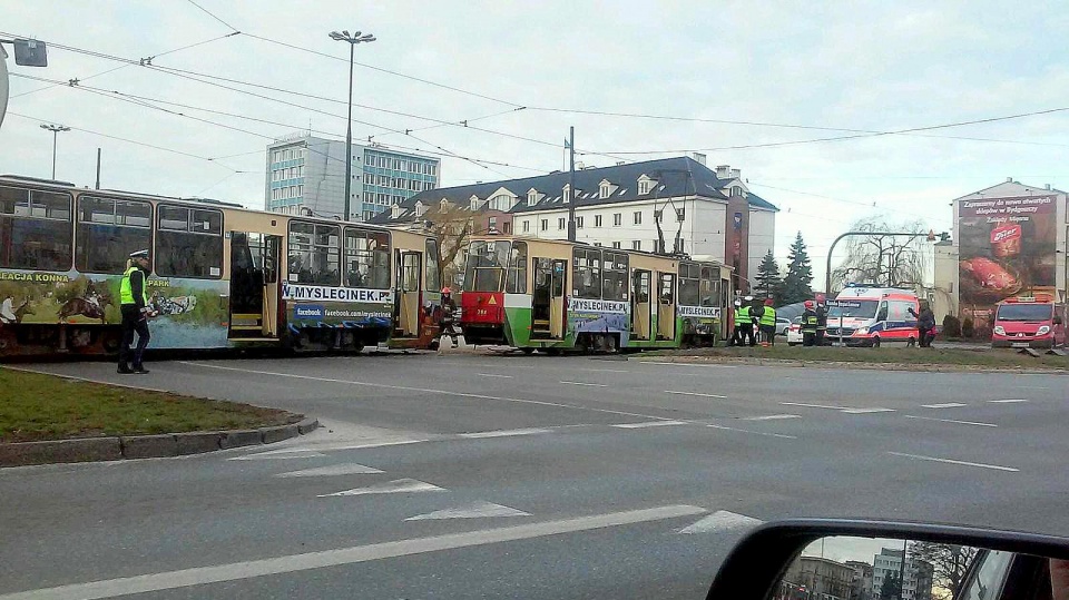 Zderzenie tramwajów spowodoowało poważne utrudnienia w ruchu w centrum Bydgoszczy. Fot. Hanna Waligórska