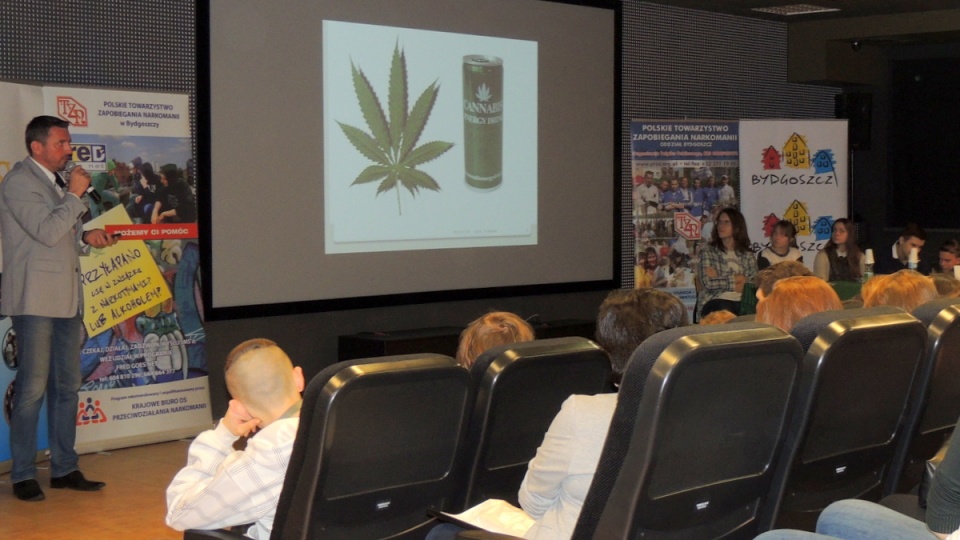Biorąca w dyskusji młodzież wypowiadała się na temat legalizacji narkotyków. Fot. Tatiana Adonis