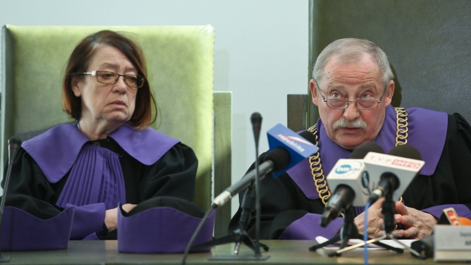 Sędziowie SN Antoni Górski i Iwona Koper podczas ogłoszenia postanowienia. Osoby chore psychicznie nie spełniają przesłanek z ustawy o sprawcach przestępstw, u których wykryto zaburzenia - postanowił Sąd Najwyższy, oddalając kasację prokuratury. Fot. PAP/Rafał Guz