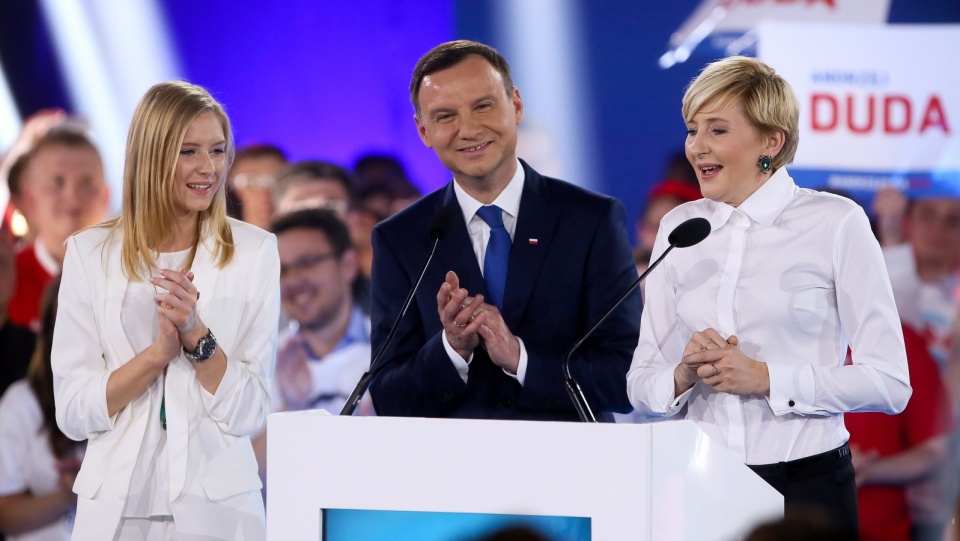 Kandydat PiS na prezydenta Andrzej Duda z żoną i córką podczas konwencji wyborczej. Fot. PAP/Paweł Supernak