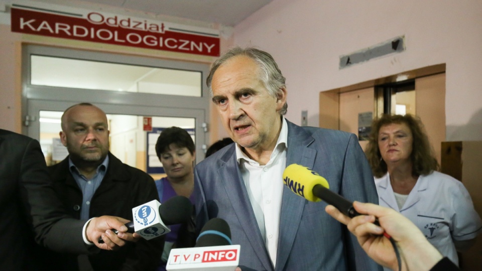 Minister zdrowia Marian Zembala po zakończeniu rozmów w szpitalu w Wyszkowie, 21 bm. nad ranem. Fot. PAP/Paweł Supernak