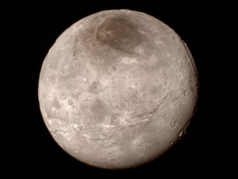 A tak wygląda księżyc Plutona - Charon. Fot. PAP/EPA/NASA-JHUAPL-SwRI
