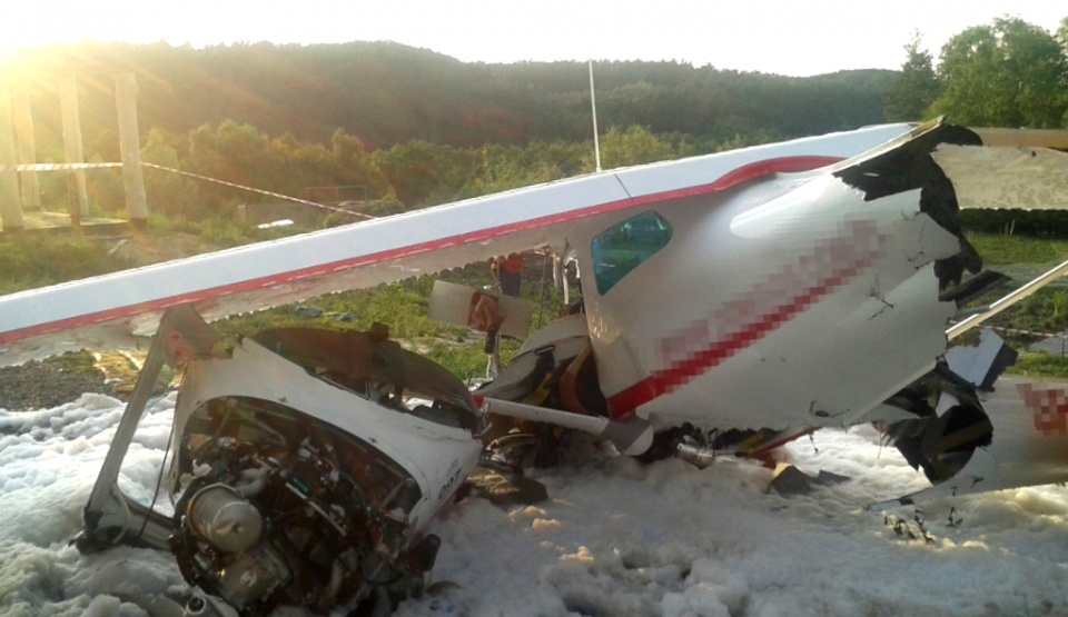 Samolot szkoleniowy spadł w Nowogrodzie, między jeziorami Grodno i Plebanka. Fot. KWP Bydgoszcz