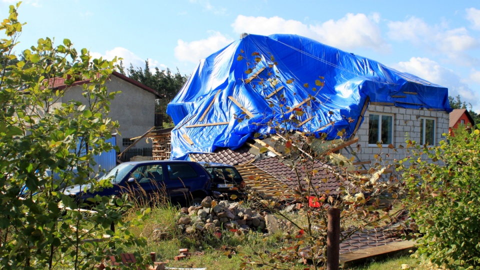 Jeden ze zniszczonych domów w podtoruńskich Zawałach. Fot. Monika Kaczyńska
