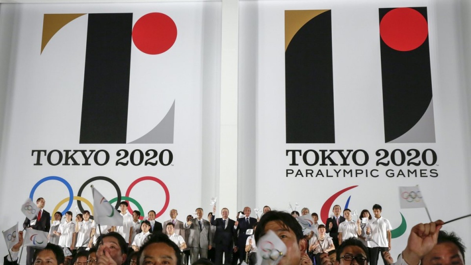 Logo igrzysk przedstawia figury układające się w literę "T" - od słów "Tokio, Tomorrow, Team". Fot. PAP/
