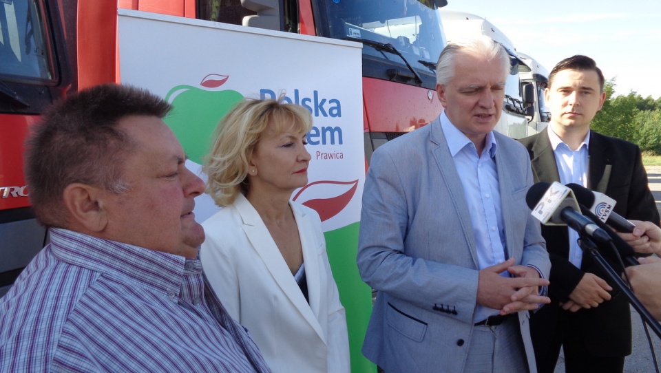 Jarosław Gowin ze swoimi współpracownikami odwiedził w Grudziądzu lokalną firmę transportową. Fot. Marcin Doliński