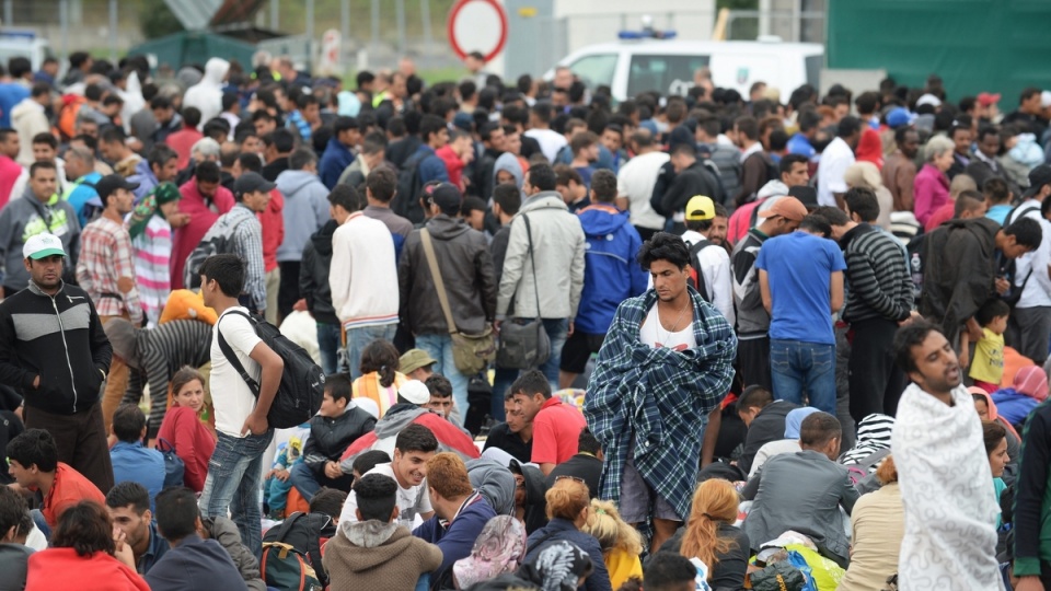 Do Austrii dotarło już 6500 uchodźców z Węgier, z czego 2200 jest już w drodze do Niemiec. Fot. PAP/EPA/ROLAND SCHLAGER