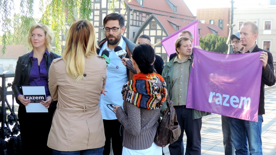 Kandydaci Partii Razem zaprezentowali się na brifingu w centrum Bydgoszczy. Fot. Lech Przybyliński