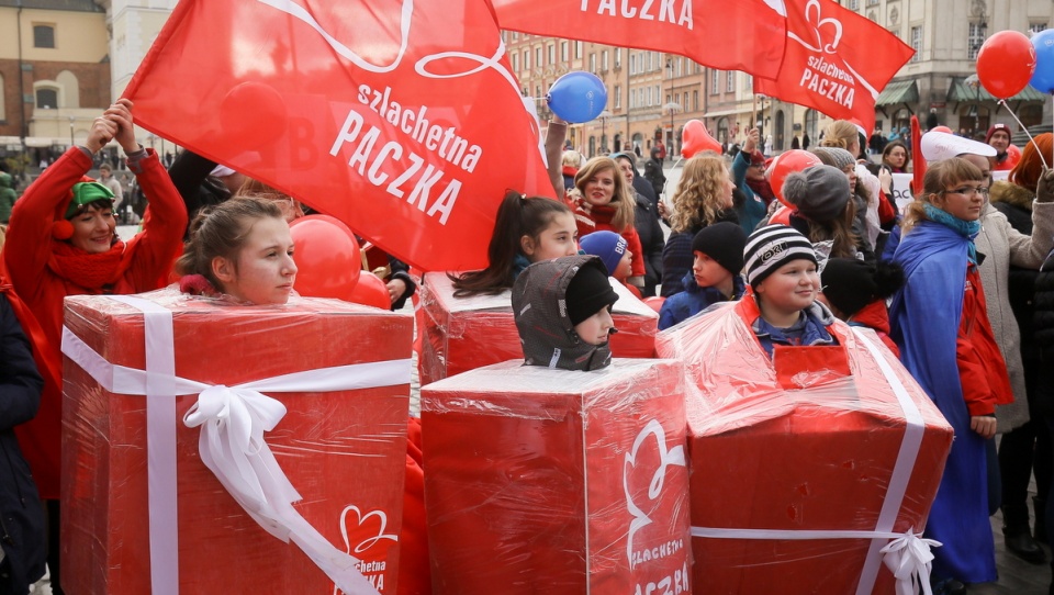 Marsz wolontariuszy "Szlachetnej Paczki" w Warszawie. Fot. PAP/Paweł Supernak