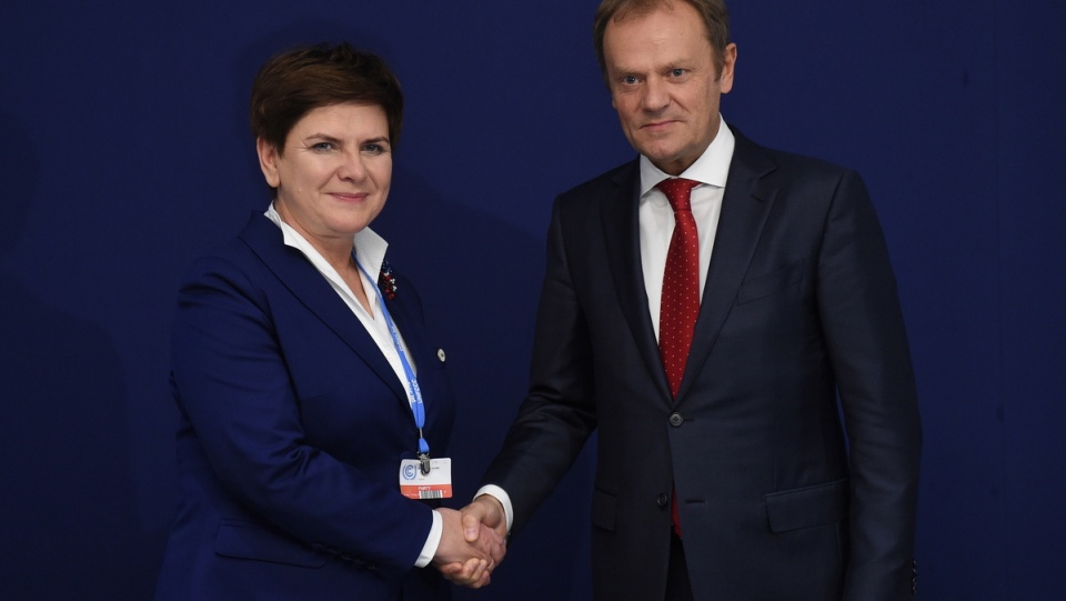 Beata Szydło i Donald Tusk podczas spotkania w ramach szczytu klimatycznego COP21 w Paryżu. Fot. PAP/Radek Pietruszka