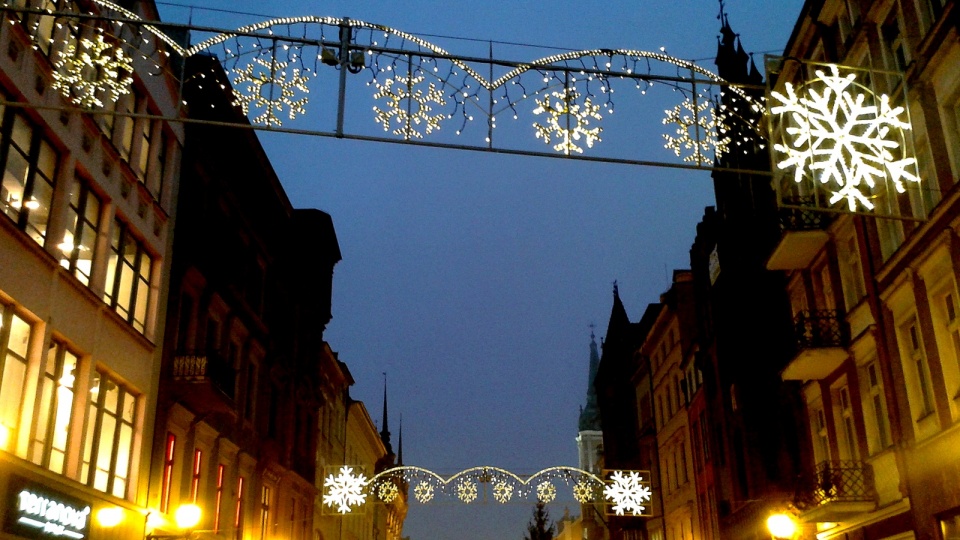 Pierwsze świąteczne iluminacje już pojawiły się na ulicach Torunia. Fot. Michał Zaręba