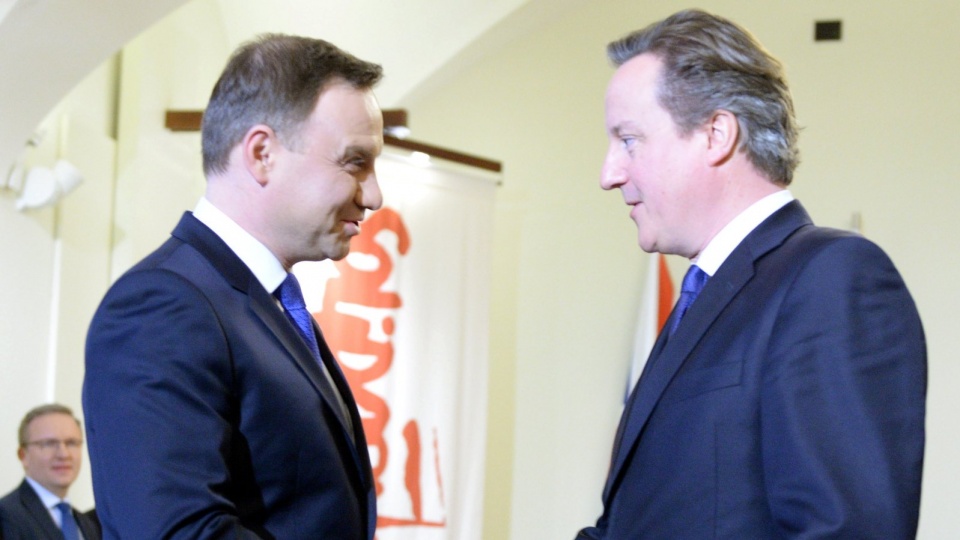 Po porannej czwartkowej rozmowie z premier Beatą Szydło, składający wizytę w Warszawie szef brytyjskiego rządu David Cameron rozpoczął spotkanie z prezydentem Andrzejem Dudą. Fot. PAP/Jacek Turczyk