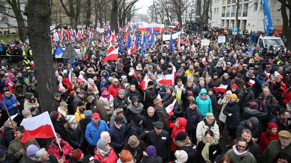 Demonstracja zorganizowana przez Komitet Obrony Demokracji pod hasłem: "Obywatele dla demokracji". Fot. PAP/Rafał Guz