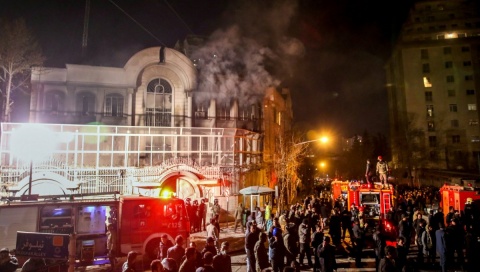 Protestujący wdarli się do saudyjskiej ambasady w Teheranie