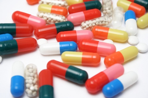 Lekarze i farmaceuci przestrzegają przed nadużywaniem leków bez recepty