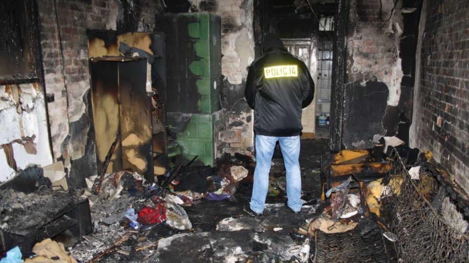 Spalony pokój w kamienicy przy ulicy Legionów w Grudziądzu. Fot. KMP Grudziądz