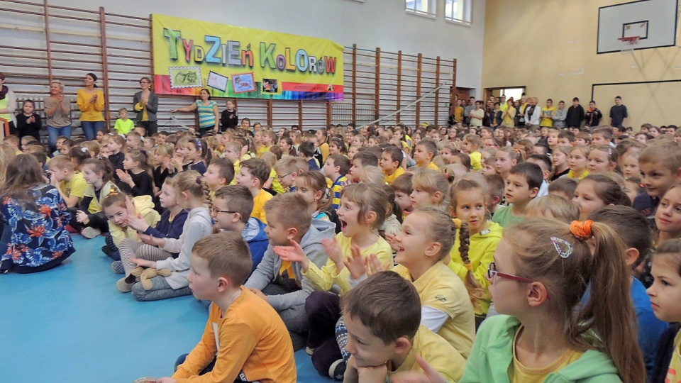 Dziś w szubińskiej szkole prawie wszyscy byli ubrani na żółto. Fot. Monika Siwak-Waloszewska