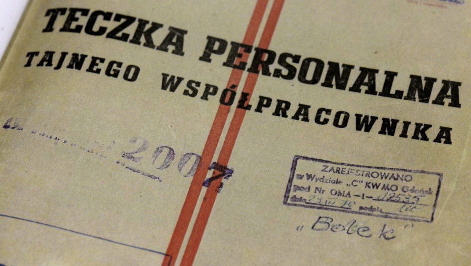 W czytelni archiwum IPN przy ul. Grudziądzkiej w Bydgoszczy obejrzeć można kopie dokumentów. Fot. PAP/Jacek Turczyk