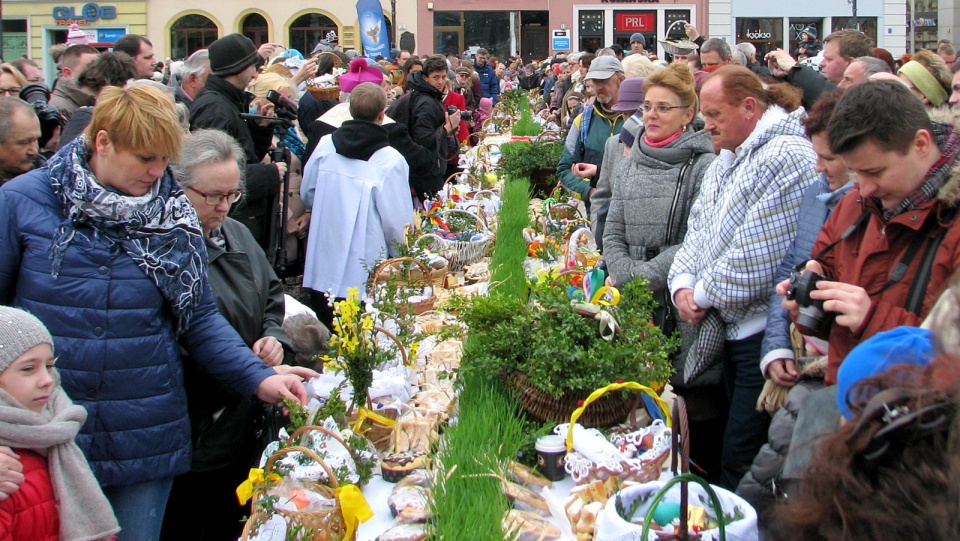 Wspólne święcenie pokarmów już po raz kolejny zorganizowano na Starym Rynku w Bydgoszczy. Fot. Andrzej Krystek