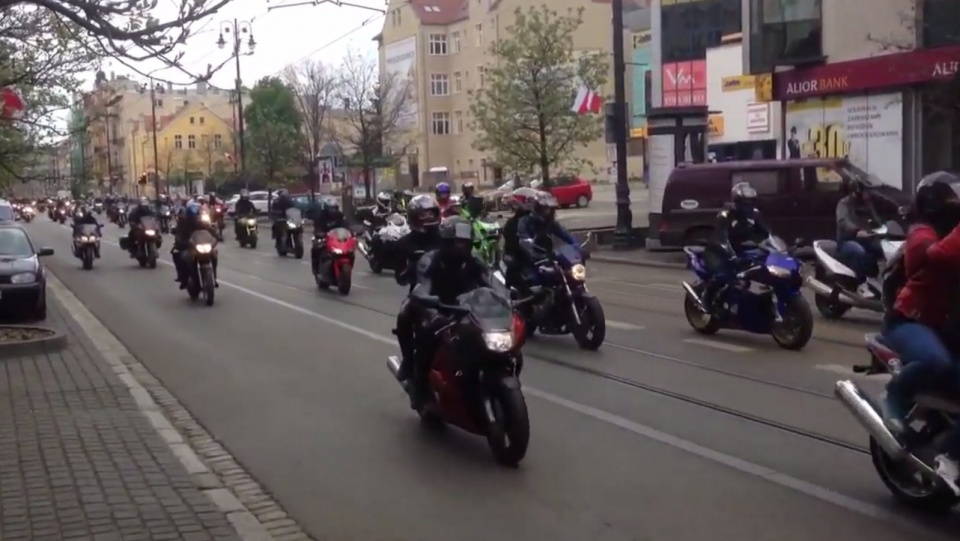 Harleye, Hondy, Kawasaki, czy BMW - setki motocyklistów rozpoczęło dzisiaj sezon w Bydgoszczy. Fot. Tomasz Kaźmierski