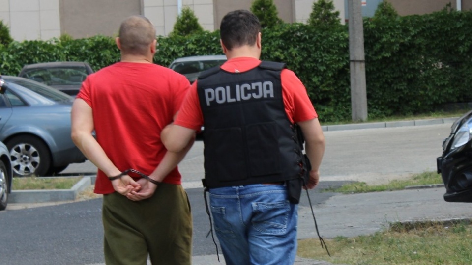 Kryminalni z toruńskiej komendy zatrzymali dwóch mężczyzn podejrzanych o przestępstwa narkotykowe. Fot. Policja