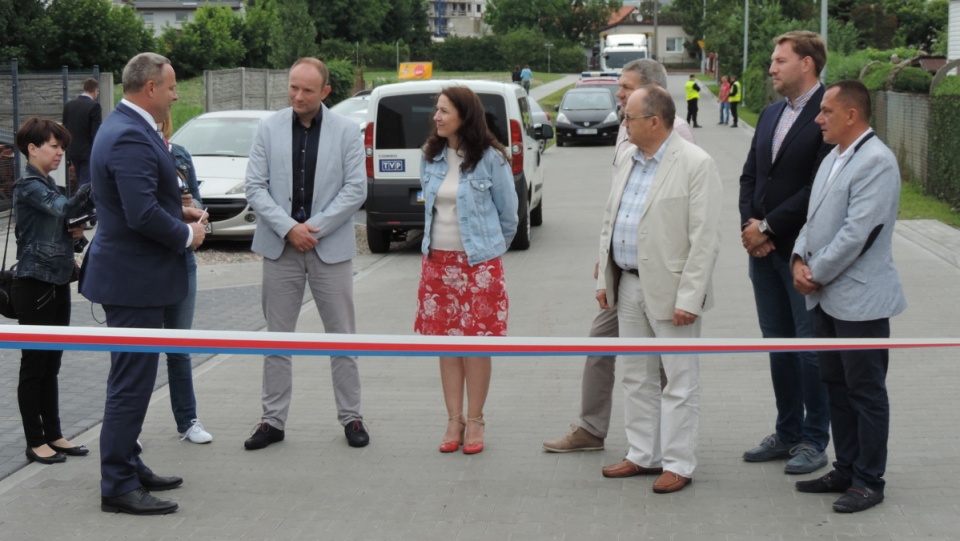 W obecności prezydenta Bydgoszczy, uroczyście przecięto wstęgę na wyremontowanej ulicy Górzyskowo. Fot. Lech Przybyliński