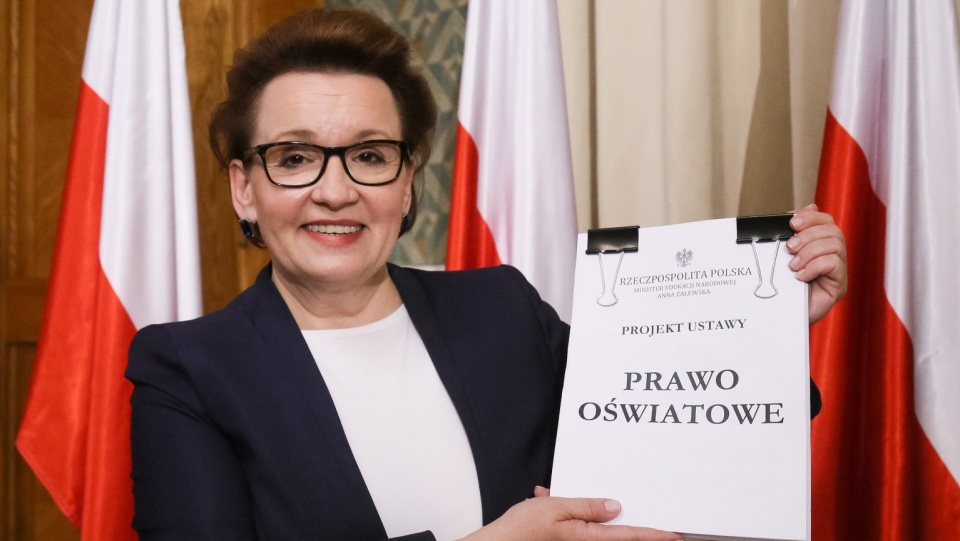 Minister edukacji Anna Zalewska prezentuje projekt ustawy "Prawo oświatowe". Fot. PAP/Paweł Supernak