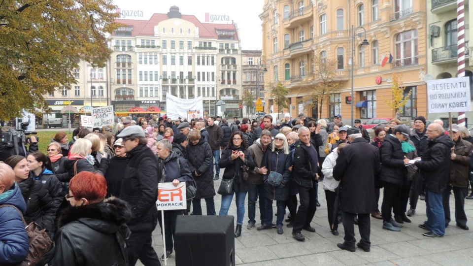 Kolejny "Czarny Protest" odbył się w Bydgoszczy na Placu Wolności. Fot. Damian Klich