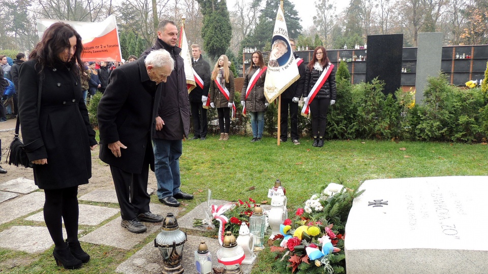 Uroczystość na cmentarzu przy grobie gen. E. Zawackiej poprzedziła inaugurację konferencji naukowej. Fot. Michał Zaręba