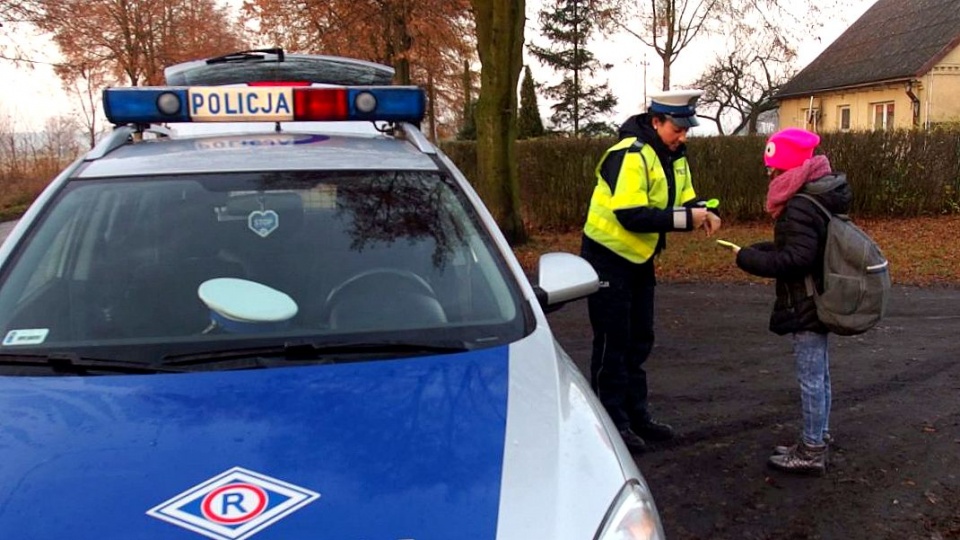 Do 23 listopada policjanci z powiatu inowrocławskiego prowadzą działania pn. "Pieszy", których celem jest poprawa bezpieczeństwa na drogach. Fot. KPP w Inowrocławiu