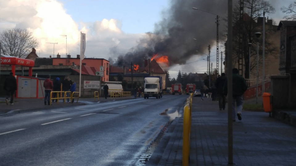 Palił się budynek kina na skrzyżowaniu ulic Powstania Wielkopolskiego i Gimnazjalnej. Fot. Maciej Pieśnin