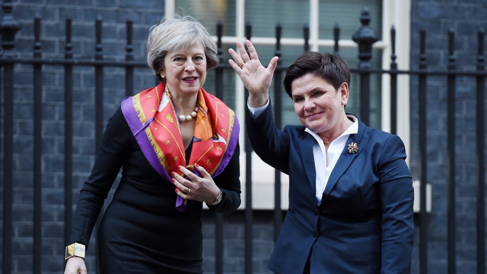 Brytyjska premier Theresa May gościła na londyńskim Downing Street szefową polskiego rządu Beatę Szydło. Fot. PAP/EPA/ANDY RAIN
