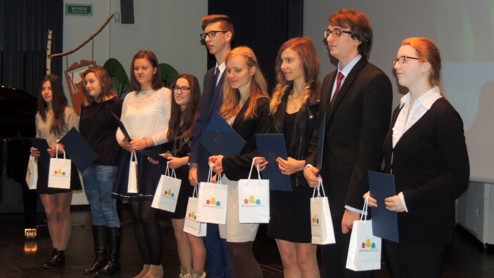 Osoby angażujące się w pomoc dla innych zostały dzisiaj uroczyście nagrodzone przez prezydenta Bydgoszczy. Fot. Tatiana Adonis