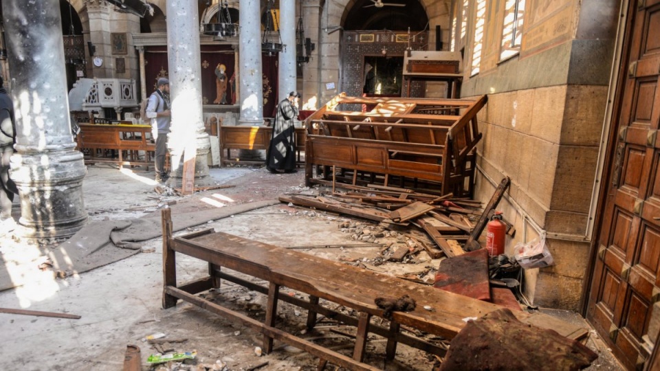 Do wybuchu, w którym rannych zostało też 35 osób, doszło w świątyni w dzielnicy Abbasija. Fot. PAP/EPA/MOHAMED HOSSAM