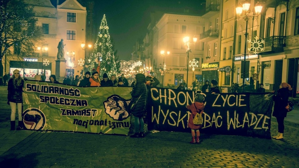 Protest obywatelski w obronie mediów na Rynku Staromiejskim w Toruniu. Fot. Nadesłane/Marek Krupecki