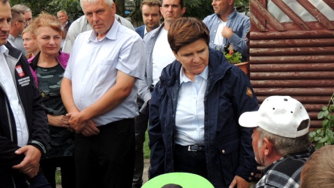 Premier Beata Szydło odwiedziła w Małej Kloni rodzinę Góreckich, których dom ucierpiał w wyniku wichury. Fot. Damian Klich