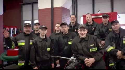 Minister i strażacy wspierają poszkodowanego kolegę [film]