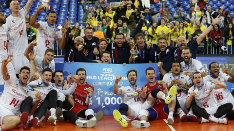 LŚ siatkarzy - Francja lepsza od Brazylii w finale, historyczny sukces Kanady