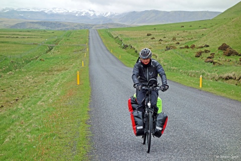 By pomóc dzieciom objechał rowerem Islandię